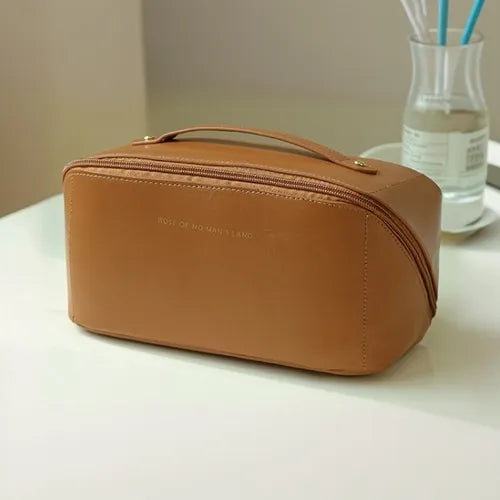 Bolso grande para cosméticos.