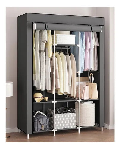 Armario de ropa multicapa.