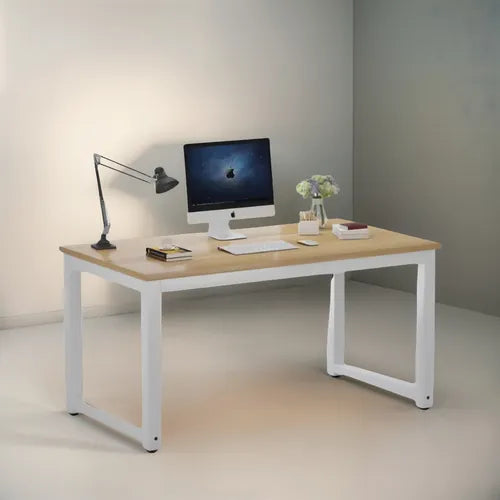 Escritorio estudio para oficina con cubierta de madera.