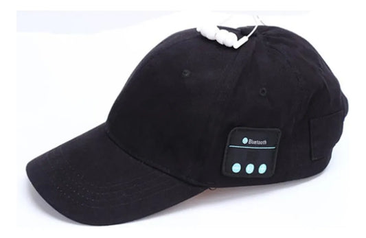 jockey de béisbol con auriculares bluetooth integrados.