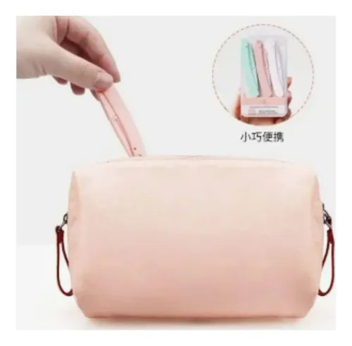 Recortador de cejas plegable.