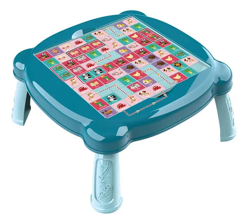 Rompecabeza de carros y mesa para niños.