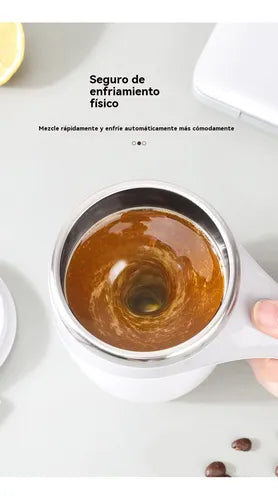 Taza agitadora de café automática.